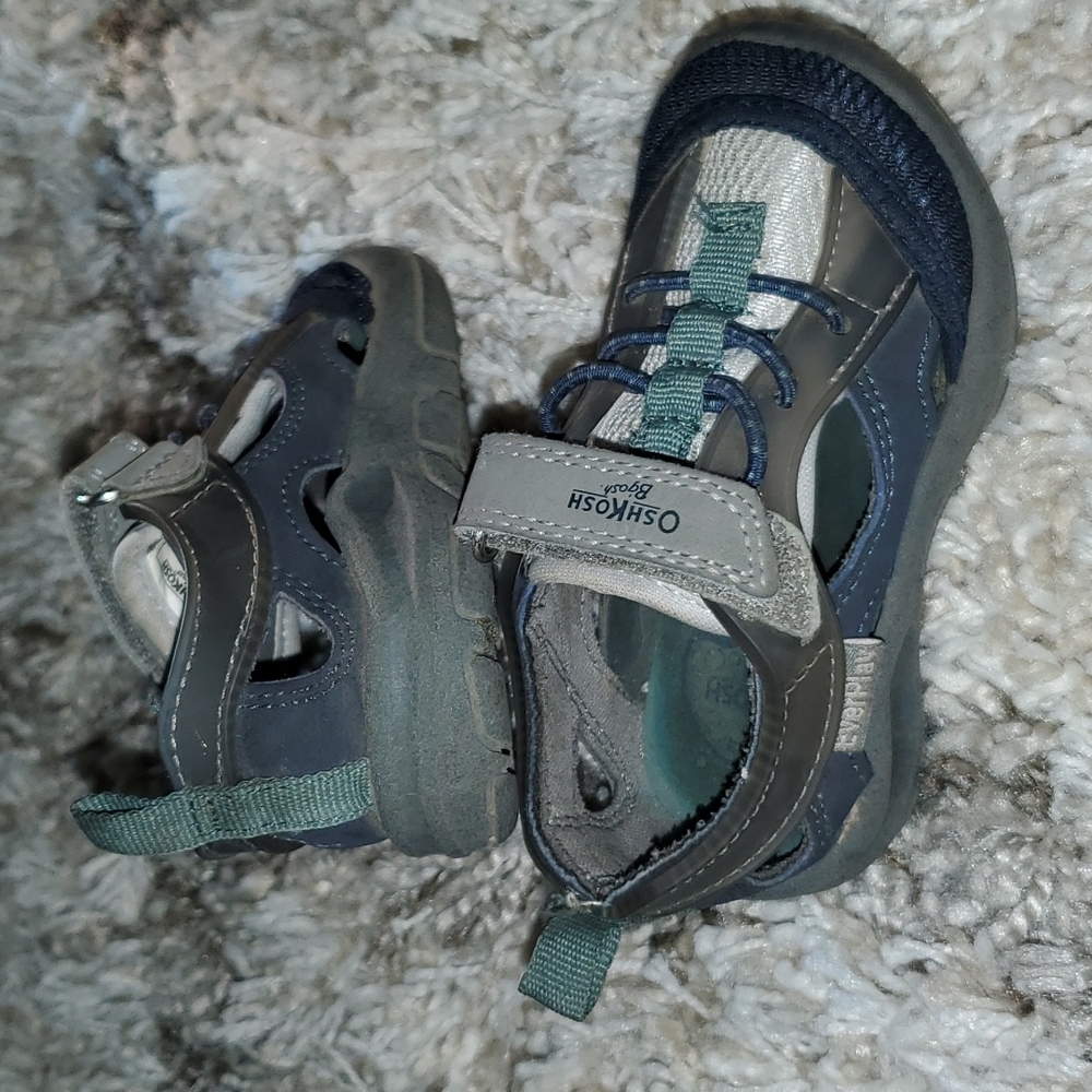 Oshkosh sandals